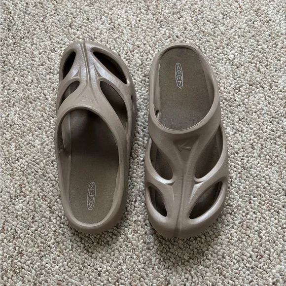 Keen Slip-On Clogs - Picture 2 of 6